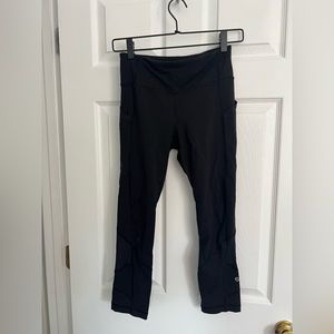 Lululemon leggings with pockets and back zippered pocket